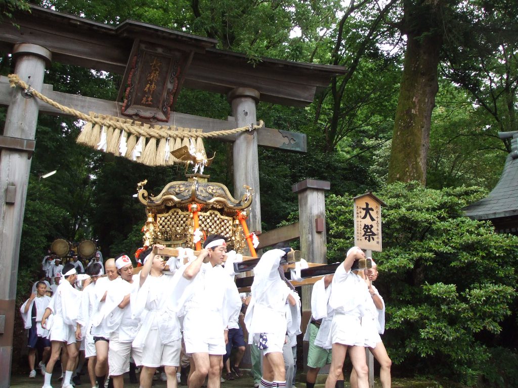 神輿 加茂市】全国的にも珍しい。六角形の神輿が繰り出す『上条まつり』