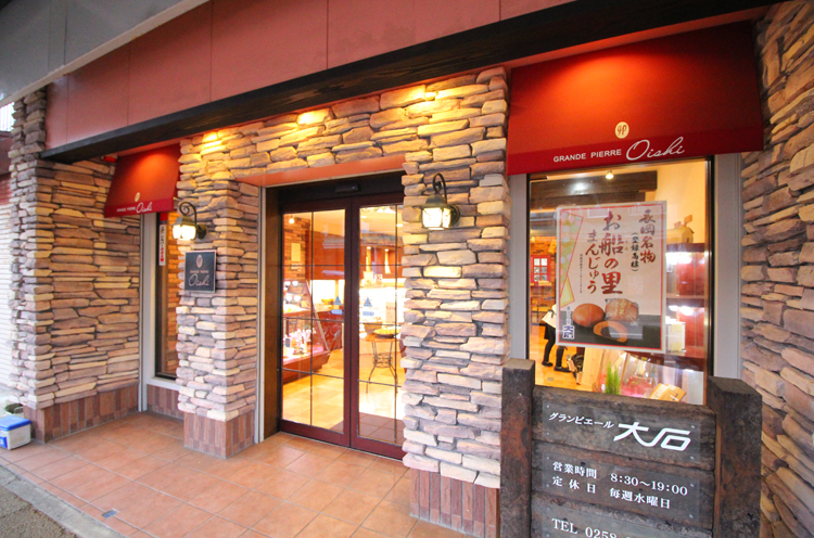 長岡市与板の商店街に位置する。クッキーなどの焼菓子や和菓子にもファンが多い