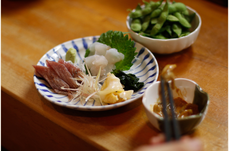 刺身は一人前700円～。手作りの塩辛は日本酒のアテに最高！
