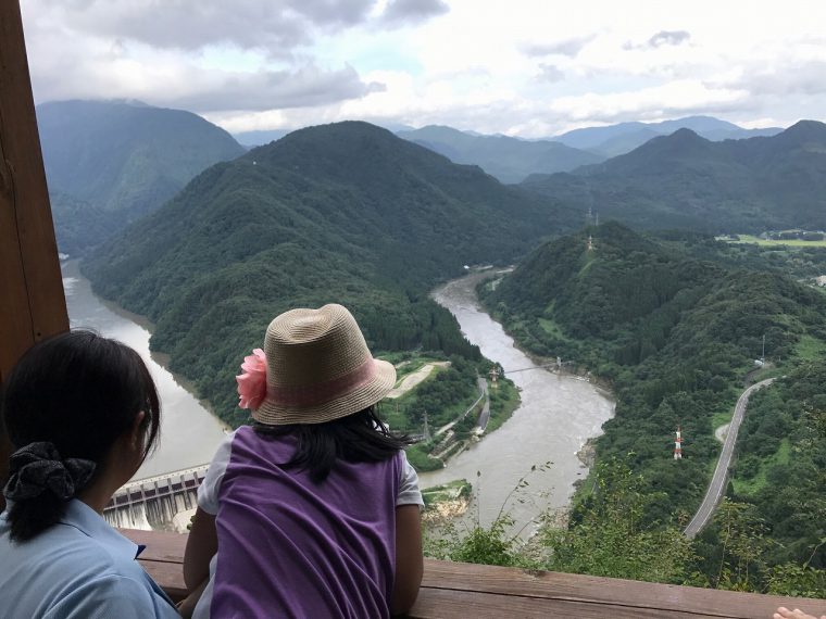 赤崎山森林公園の展望台から阿賀野川と鹿瀬ダムの大パノラマを眺める！