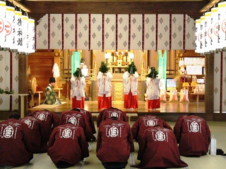 「伊彌彦米」を彌彦神社に奉納した時の様子です