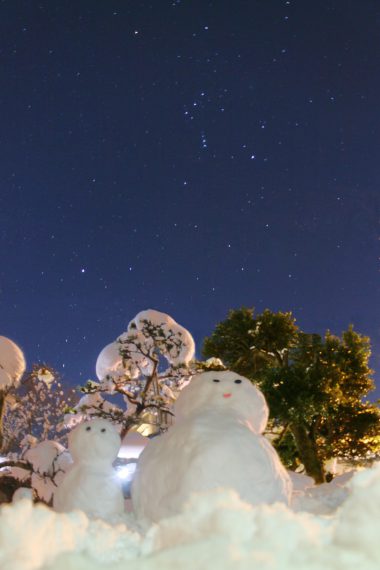 中学2年生が撮影した「雪だるまとオリオン座」星景写真