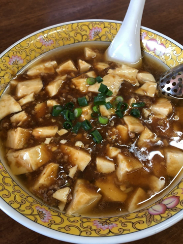 津川の商店街にある人気中華飯店、桃園楼の『桃園楼 麻婆麺』（650円）。本格的な味わいです