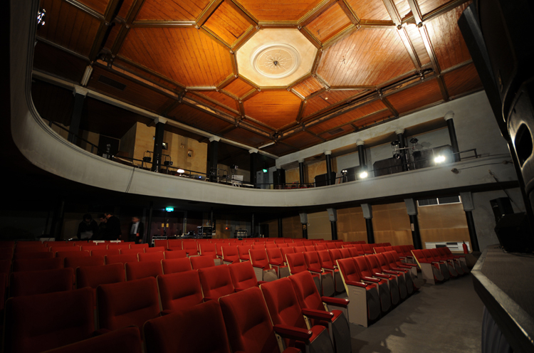 会場の高田世界館。日本で一番古い現役映画館です