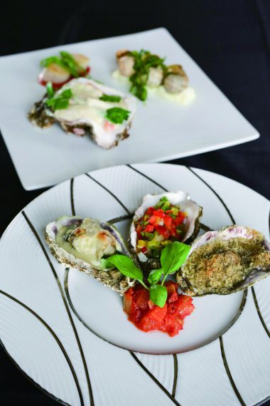 創作フランス料理モントルーの『天然岩牡蠣を堪能するコース』（3,240円※要予約）