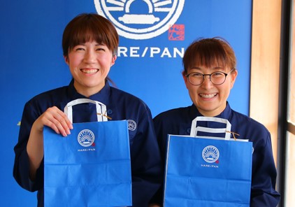 HARE/PAN 阪井店長（左）