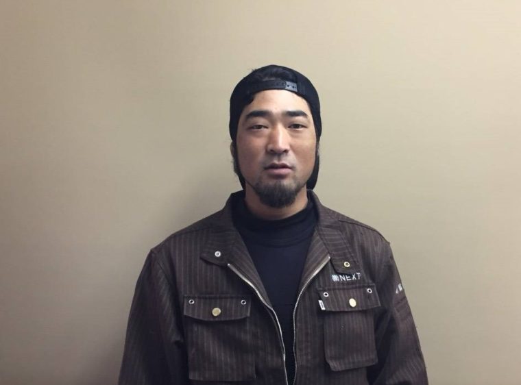 阿部勇磨さん。新発田市の建設会社、NEXTに勤務。まだ3年目と若いながらも管理職としてスタッフをけん引中