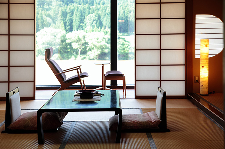 どの客室も阿賀野川に沿って配置されている。季節によって移ろいゆく眺めを楽しんでもらいたい