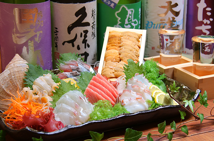 寿司の『盛り上（握り7貫）』（1,800円税抜）。魚介の旨さが分かる刺身は必食です
