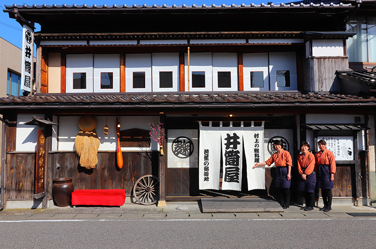 かつては旅籠（はたご）だったという井筒屋。松尾芭蕉が宿泊したことでも知られている