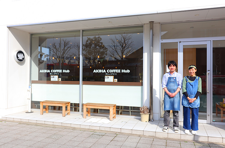 AKIHA COFFEE Hub We're SPiCA店主の吉田剛人さん・愛さん夫妻