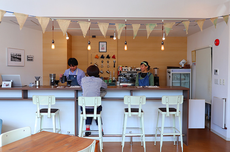 新津駅前のカフェ、AKIHA COFFEE Hub We're SPiCA