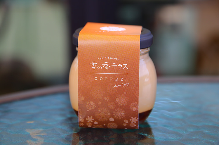 『雪室珈琲』。県内でコーヒー販売業を営む鈴木コーヒーのアイスコーヒーリキッドを使用。スッキリとした甘さ控えめの味わいです