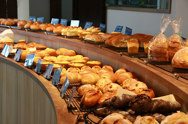 毎日50 ～ 60種類 のパンが並ぶ