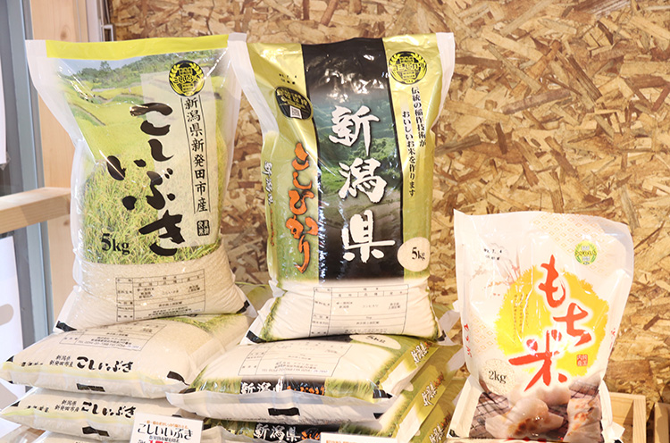 新発田市・加治川産の加治川米も販売。