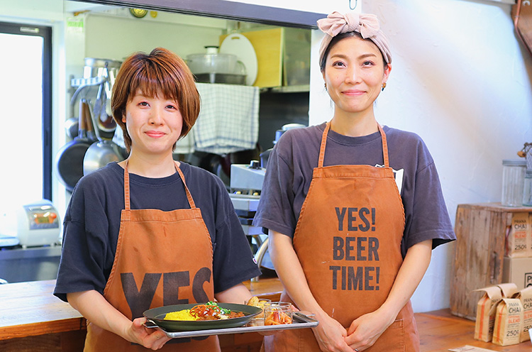 スタッフの矢島慶子さん（右）と水戸部裕香さん