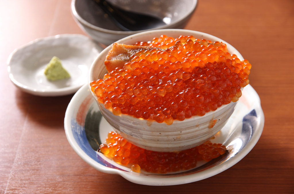 海鮮ろばた 壱勢 新潟店 イクラなんでもやりすぎっしょ 丼からこぼれてますけど 新潟駅前
