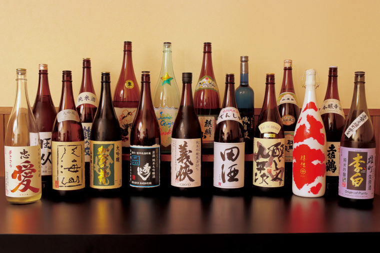 新潟の地酒はもとより、秋田の純米大吟醸『秀よし』、愛知の純米吟醸酒『義侠』など県外の銘酒も多数