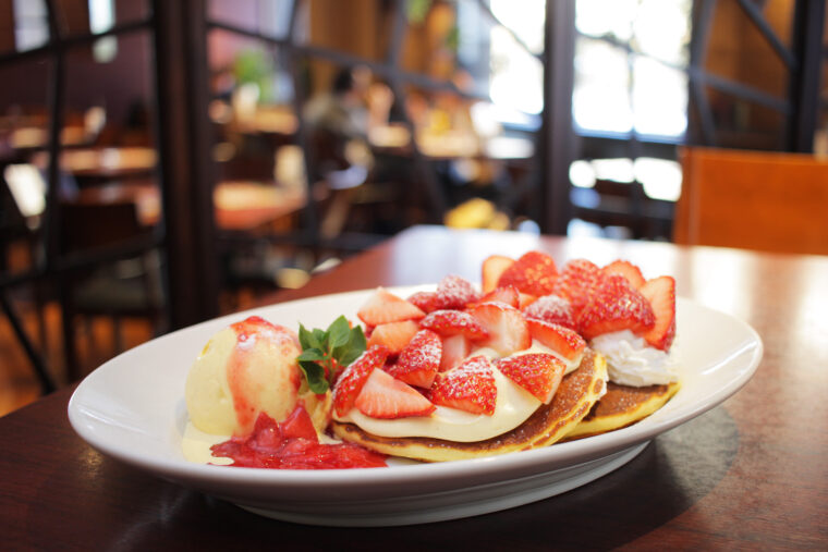 Sakuragi Butcher Horly S Grill Diner Cafe 旬のフルーツが盛りだくさんの フルーツパンケーキ イチゴが旬の季節はコレ 新潟市中央区 サクラギ ブッチャー ホーリーズ グリルダイナーアンドカフェ 日刊にいがたwebタウン情報 新潟のグルメ イベント