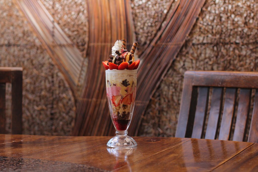 Lotus Cafe 愛情たっぷりの手作りのいちごパフェ そのボリュームに学生も納得 新潟市西区大学南 ロータスカフェ 日刊にいがたwebタウン情報 新潟のグルメ イベント おでかけ 街ネタを毎日更新