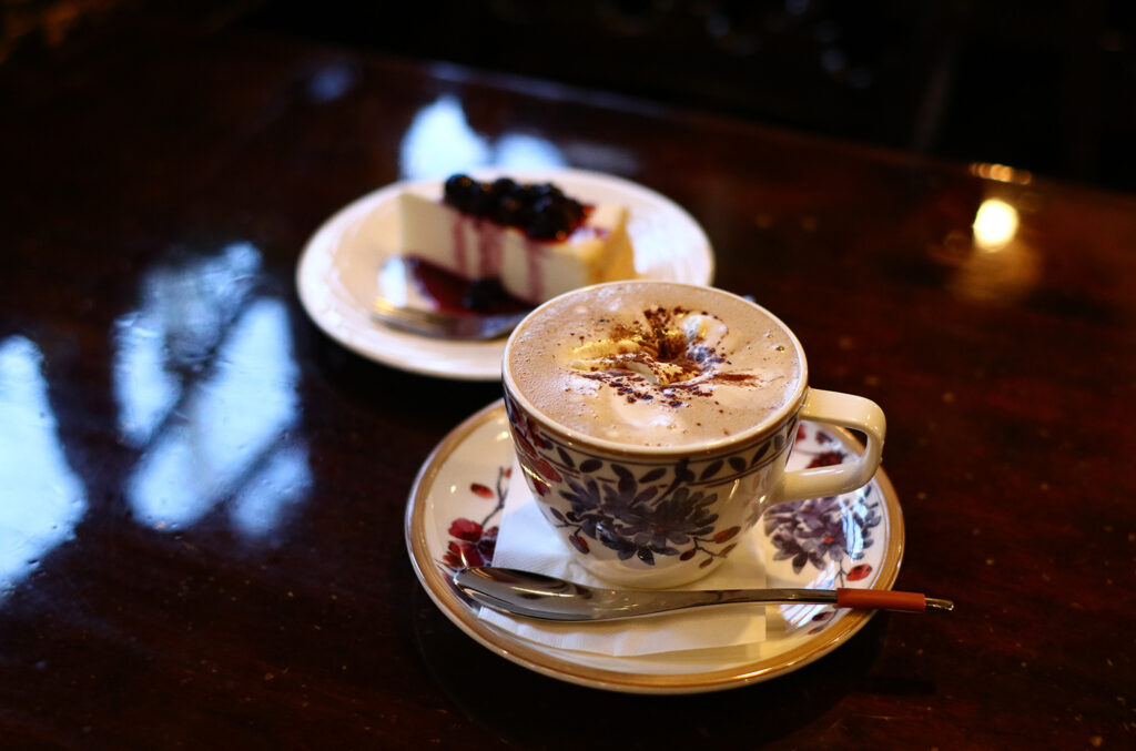 邪宗門】席に座れば時が止まる!? 雪深い町で長く愛され続けるレトロ