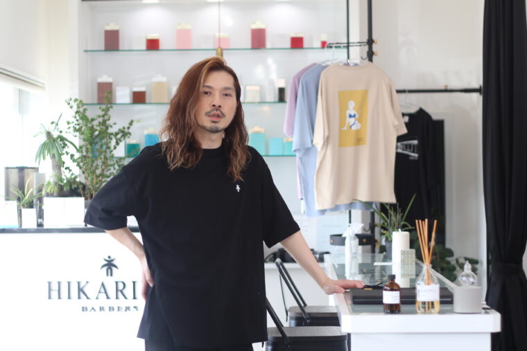 角田さんは、大手理容室・美容室で働きながら、理容師、美容師のライセンスを取得