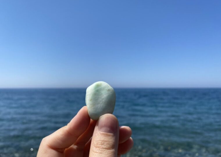 糸魚川の海岸で見つかる石の種類は日本一！