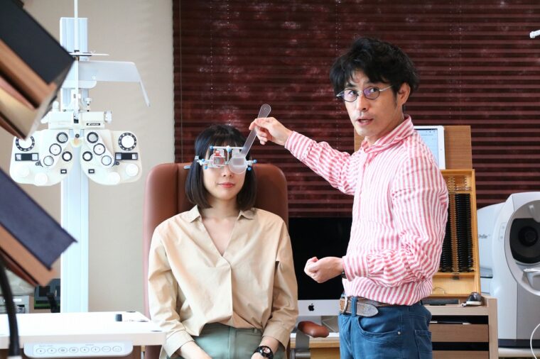 オーナーの長谷川 毅さん。適切な視力測定、ライフスタイルに合ったレンズとフレーム選び、フィッティングなどの技術を持つ認定眼鏡士