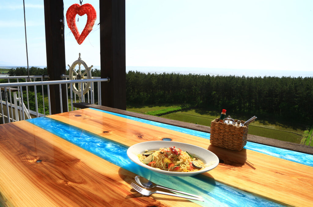 Cafe Winds&Banana Winds】海を眺めながら「ウインズ流」で夏気分を