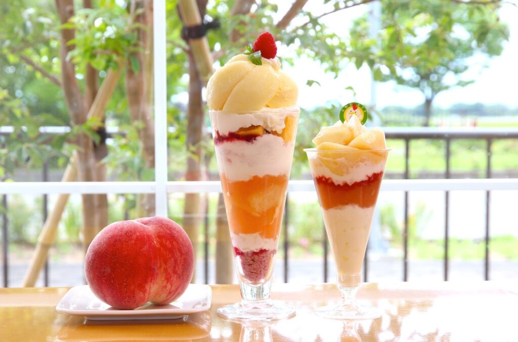 期間限定 季節のたまごパフェ 完熟桃のパフェ はとろけるような甘い桃がたっぷり 日刊にいがたwebタウン情報 新潟 のグルメ イベント おでかけ 街ネタを毎日更新