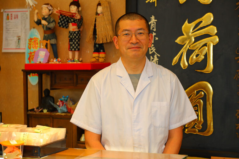 アオキ菓子店 代表取締役 青木則昭さん。江戸時代から続く青木條右衛門の12代目。『薄荷葛きり』『塩レモンケーキ』など、ユニークなお菓子を続々創作するアイデアマンです