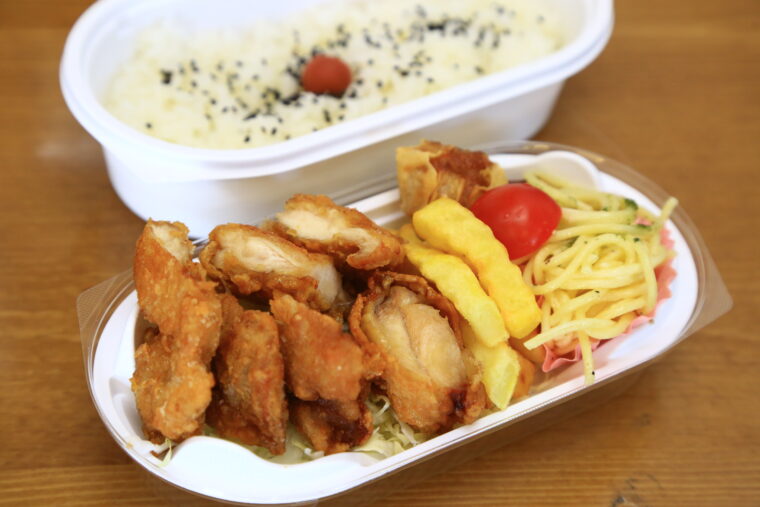 『からあげ弁当』（648円）