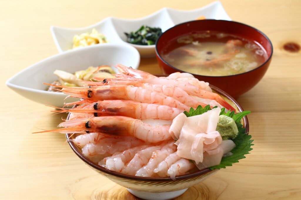 漁師直営 魚祭 Uosai りょうしちょくえい うおさい エビ カニ イクラ オールスター揃い踏み丼 糸魚川市