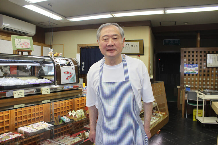 澤田屋 代表・澤田芳夫さん。「よい材料を使うこと」をモットーに50年以上菓子作りに励む。受賞多数の『カステラ』も自信作