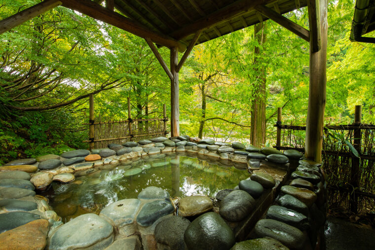 石湯は庭園全体を眺めることができる絶景のスポット
