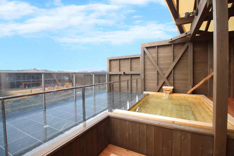 屋上にある展望露天風呂「宙の箱舟」