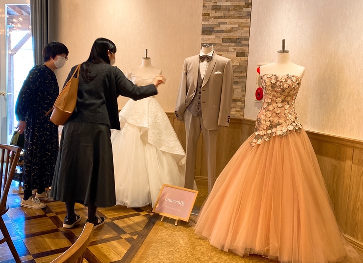 イベントサポーター、Wedding table新潟運営の衣装店、イノセントリーのドレス
