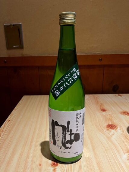 「佐渡酒」は『風和』（グラス660円）。毎年12月中旬～１月末くらいで無くなってしまうほど人気で、これを楽しみに来店するお客さんも多いとか