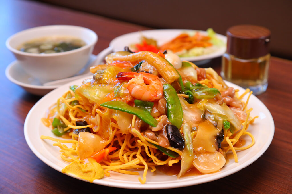 蝦仁】高さ15センチ超え！上越市民に愛される五目かた焼きそば｜上越市