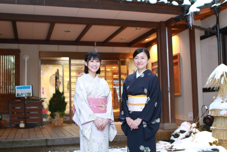 若女将・永松祥子さんと記念撮影。ふたりとも凛とした着物姿が素敵です