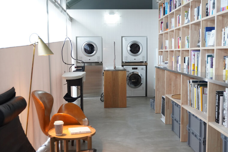 WASH AND BOOKS 店内