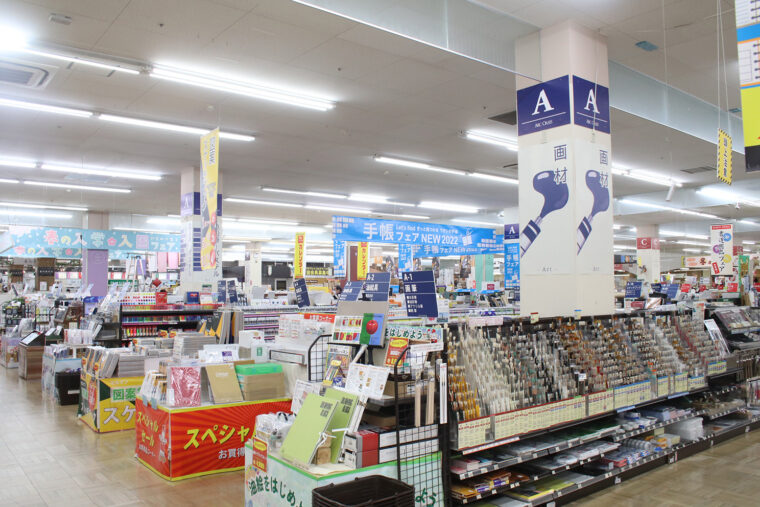 スーパーセンタームサシ新潟店2Fのフロアいっぱいに、クラフトアイテムがたくさん！！！！