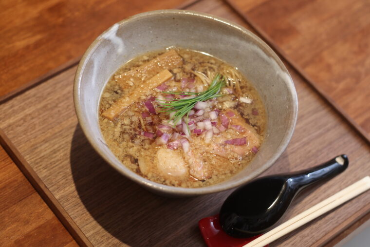 『新潟醤油拉麺』（810円）