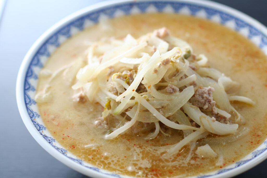 食堂ニューミサ】国道グルメの象徴！ たっぷり玉ネギとニンニクの虜に