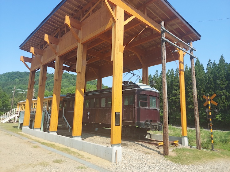 県内最古の木造電車「モハ1」などの展示も