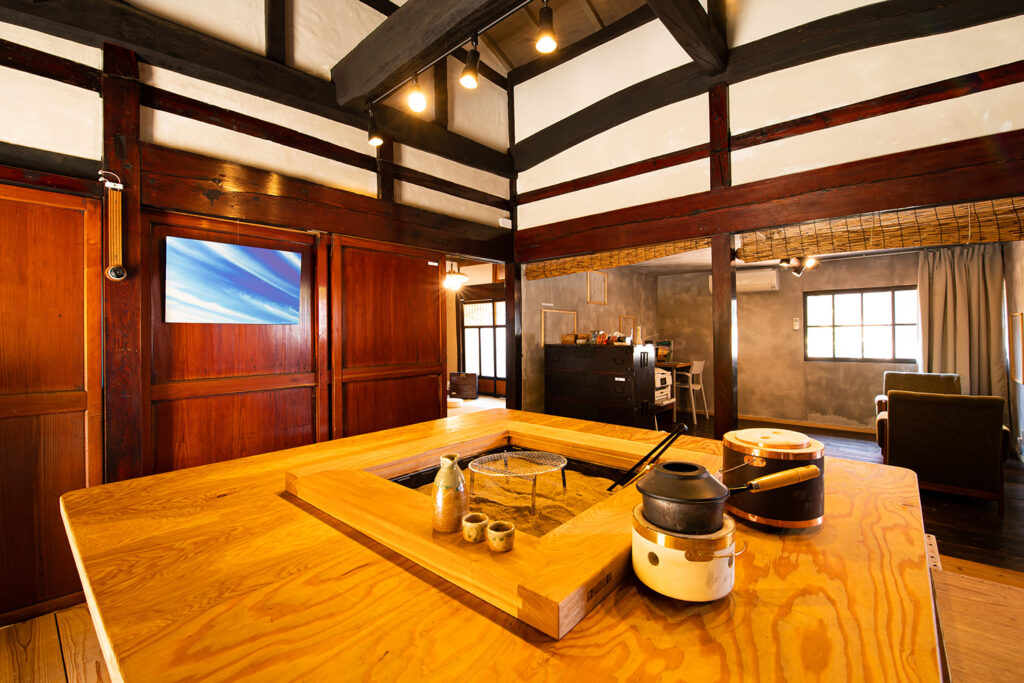 超簡単本格組み立て囲炉裏　古民家色 今だからこそ映える「囲炉裏」のある家｜SUVACO(スバコ)