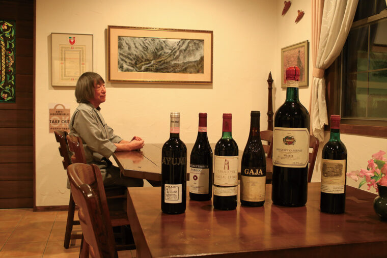 ワインはイタリア産を中心に揃える。なかには、30年を超える年代物や3リットルという超ビッグサイズなど、珍しい品も多数