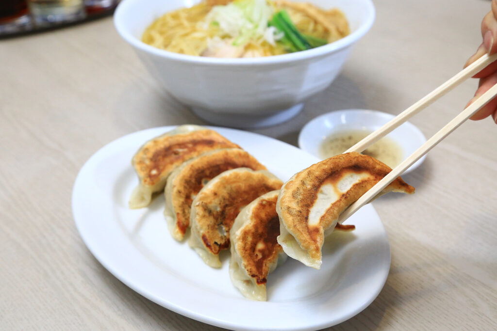 麺の風 祥気】名物『しおそば』と餃子の組み合わせは鉄板！｜長岡市