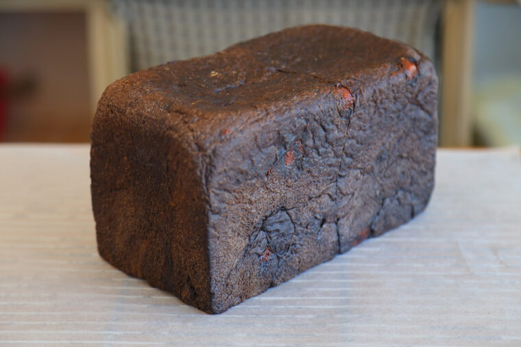 『黒食パン』（1斤730円）