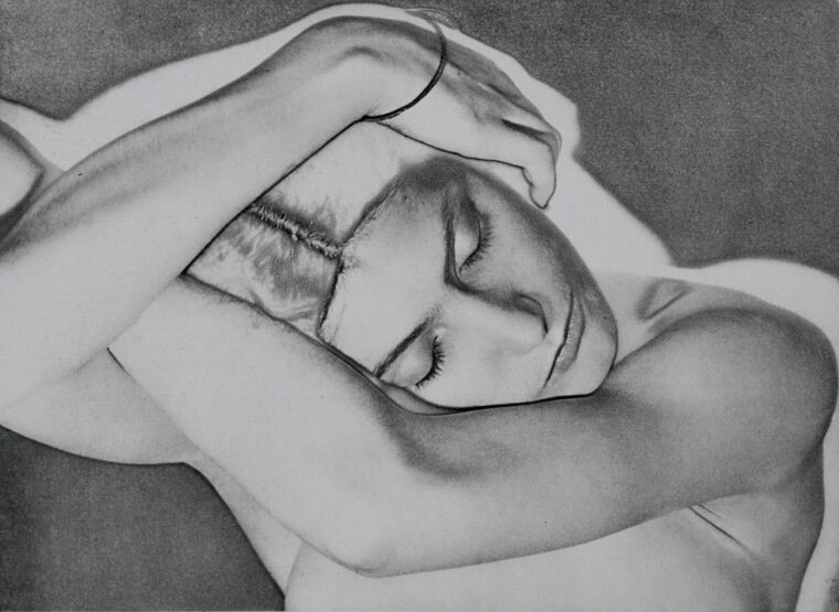 《眠る女（ソラリゼーション）》 1929年 ゼラチン・シルバー・プリント（後刷） 個人蔵 Courtesy Association Internationale Man Ray, Paris